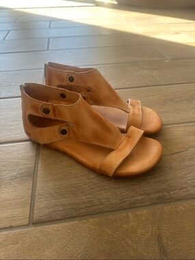 Genuine leather peep toe booties from Bed Stu in a beautiful tan/rustic color.